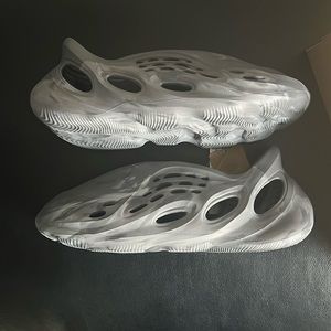 YEEZY FOAM RUNNER MX GRANITE